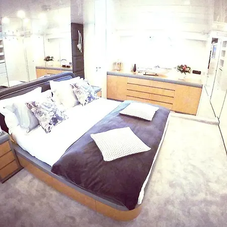 With 4 Bedrooms In With Furnished Terrace And Wifi Σπίτι διακοπών Agde