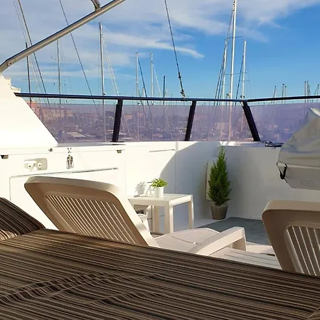 With 4 Bedrooms In With Furnished Terrace And Wifi Agde
