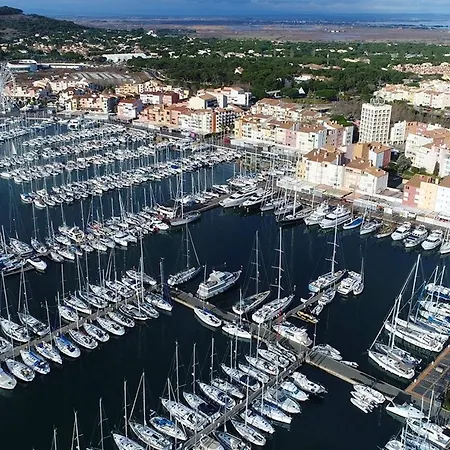 With 4 Bedrooms In With Furnished Terrace And Wifi Agde